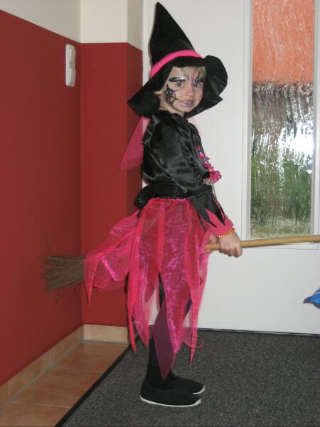 ...und Hexe Lara Kniesebein