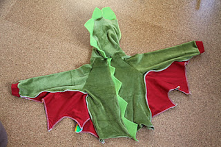 Drache von hinten...