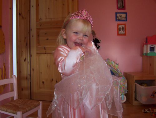 Hannah in ihrem "Paressinkleid"