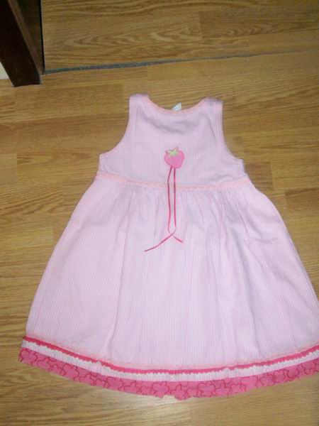 Emillie Erdbeer Kleidchen von hinten...