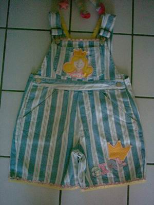 Und noch eine Junslatzhose...