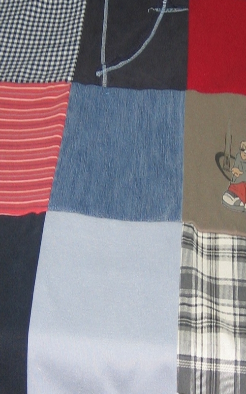 Decke aus alten Shirts