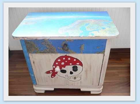 Piratenzimmer Teil 2: Nachttisch (VORNE)