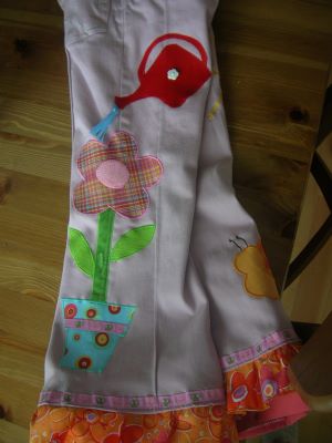 "Hochwasser"-Hose - Blumendetail
