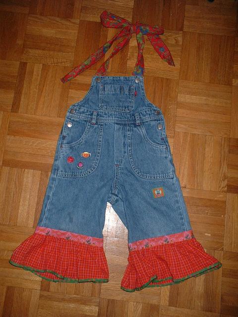 Eine Latzhose und ein Oililyrock