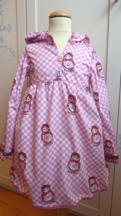 ..ein Matrouschka Kapuzenkleidchen...