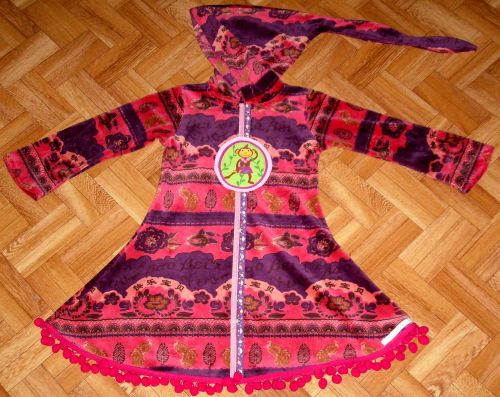Nickikleid mit Zipfelkapuze