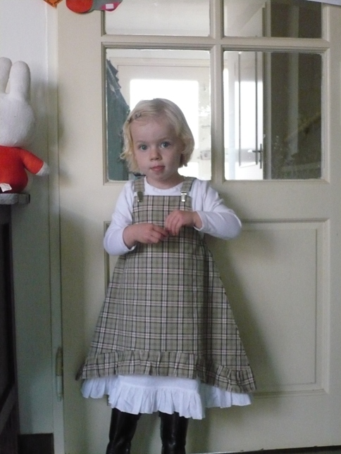 Marieke in burberry look on Isa