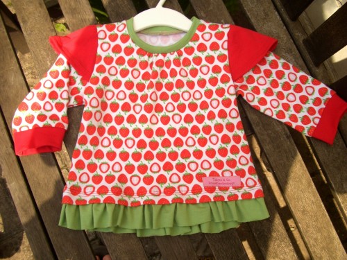 kleines Erdbeershirt