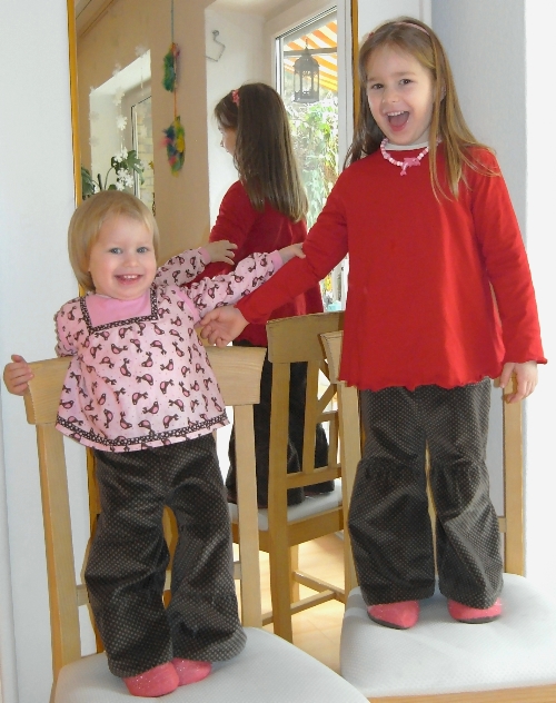 Partnerlook-Hosen und Basic-Shirt