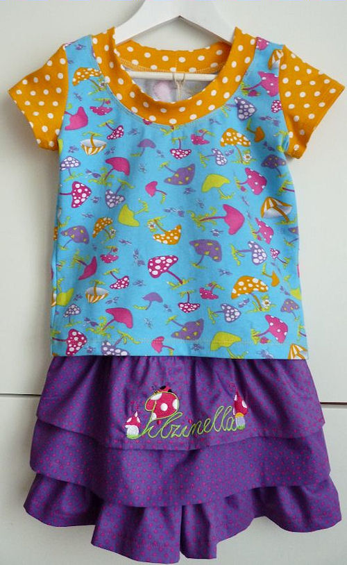 Pilzige Kombi aus Hosenrock und T-Shirt