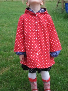 Rabea als Regenjacke