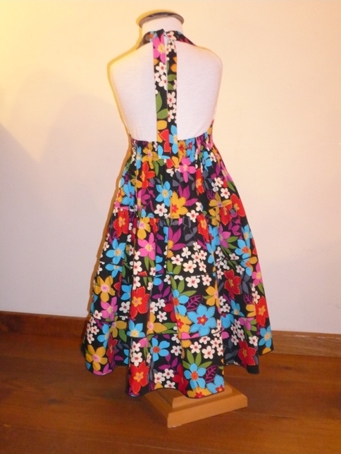 Bowznstuff in black with flowers from the back