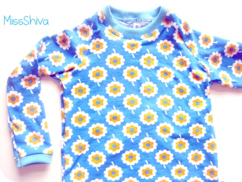 Retroblumenshirt