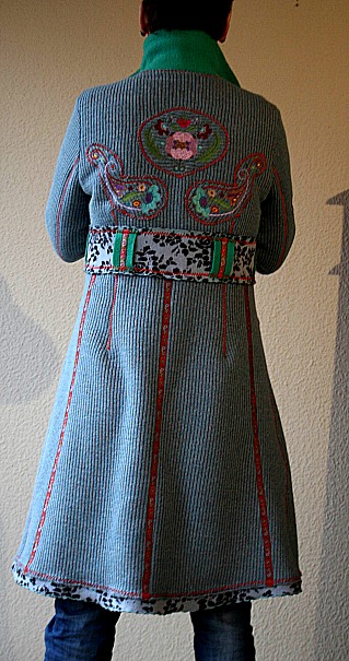 ein neuer Strickmantel