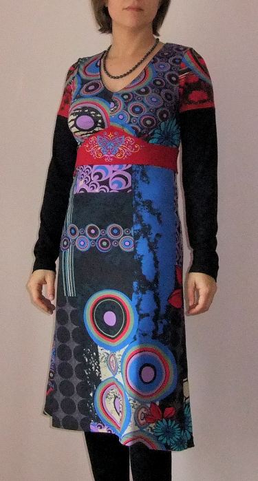 ein Jersey Kleid mit Kreisen