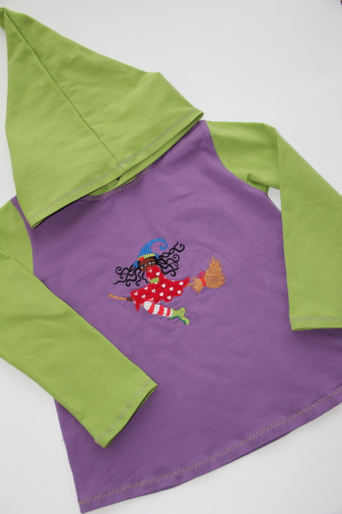 Hexen-Shirt in lila-grn