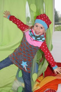 fuchsig gepunktetes wohlfhlkleid