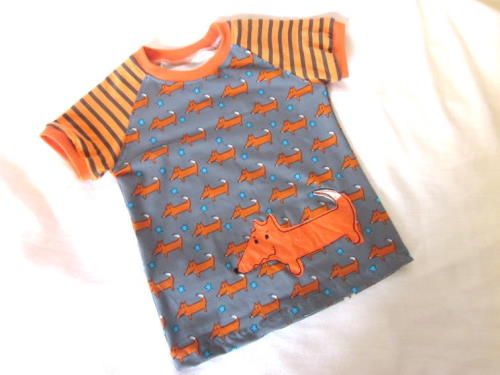 Fuchsiges Shirt