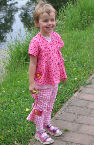 Pinke Schmetterlingskombi