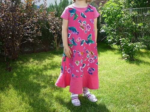 Oona mit Schmetterlingen