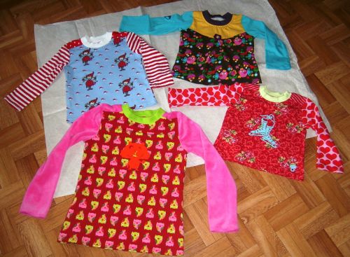 Viele bunte Shirts