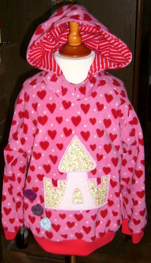 Kapuzenpulli mit Herzen
