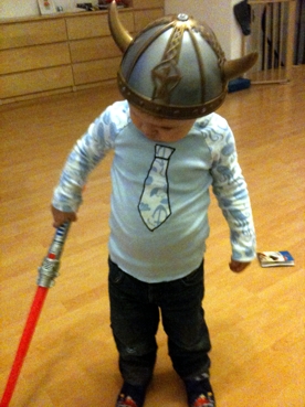 Zoe mit Krawatte