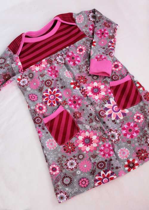 Kleid mit amerikanischen Ausschnitt