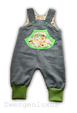Latzhose mit Eulen