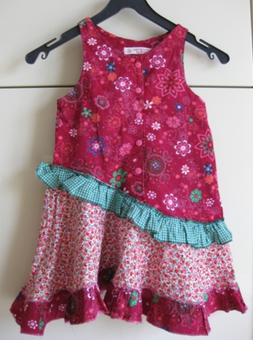 ses Cordkleid von Gold-Schnitt