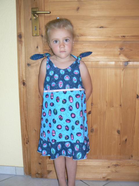 Oona mit Volant