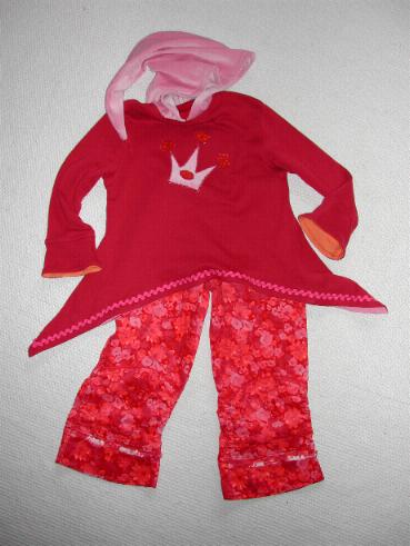 Zipfel-Shirt mit Blumenhose