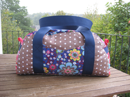 Knig als Handtasche