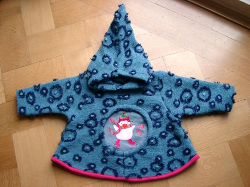 Kaputzenpulli mit Stoffeinsatz