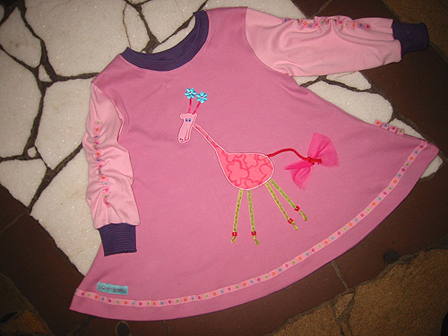 enna mit giraffe ganz in rosa