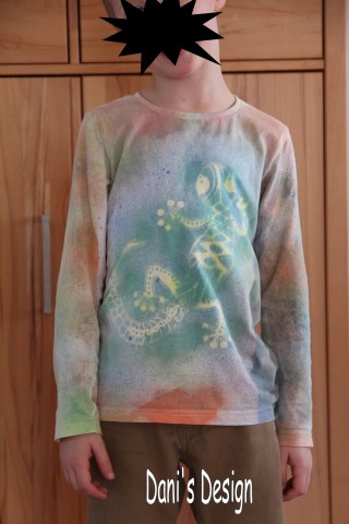 Shirt mit Sprhfarbe bearbeitet