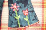 Detail zur Blumenwiesen-Hose
