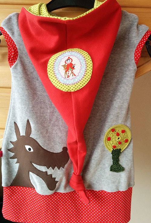 Amelie Rotkppchen hinten
