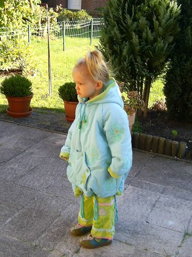 Fenja in trkis als Mntelchen:-))