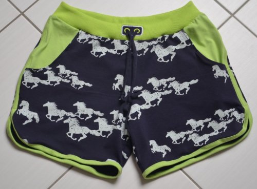 Shorts mit Pferden