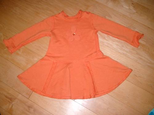 Henrika, mal ganz schlicht in orange,