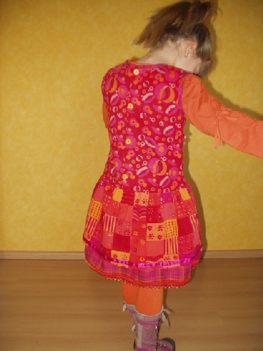 Henrika als Trgerkleid von hinten