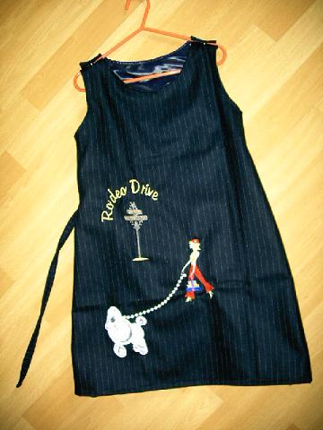 kleid mit stickerei