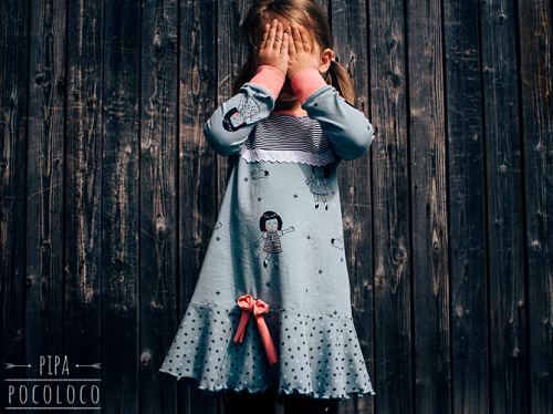 Kleid mit Passe und Volant