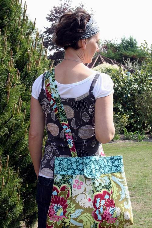 Tasche mit extralangen Trageriemen