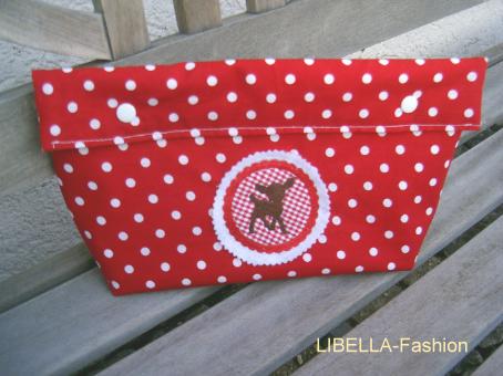 eine Kosmetiktasche...