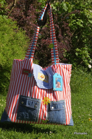 Groe bunte Kindertasche zum Geburtstag