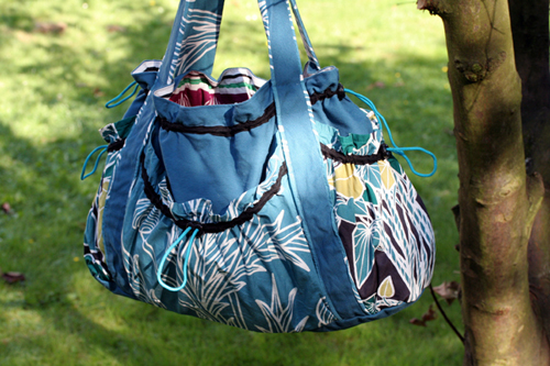Julie Tasche in trkis