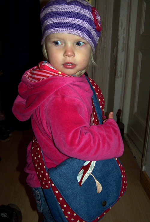 Kind mit Tasche ...